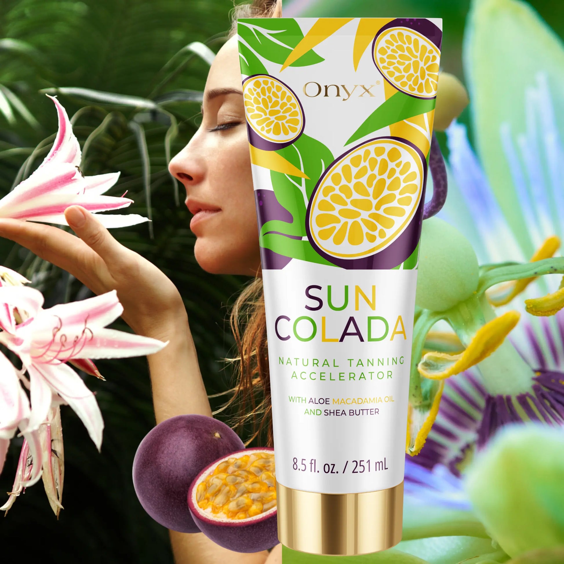 Artystyczne zdjęcie z przyspieszaczem Onyx Suncolada, kwiatami i marakują. Symbol świeżości i naturalnego opalania.